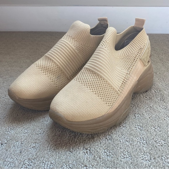 NWT Bebe beige chunky sneakers - Picture 2 of 5